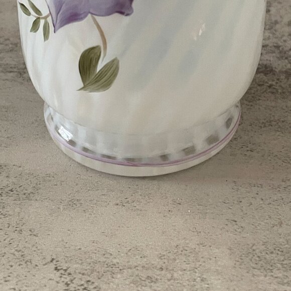 Vintage Fenton Heirloom Optic Glass Hand Painted Purple Flower Signed Vase 8" - Picture 7 of 10